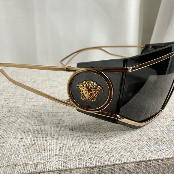 Versace Sunglasses - Picture 5 of 6